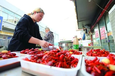 萬人共饗龍蝦宴，一料入魂味無疆